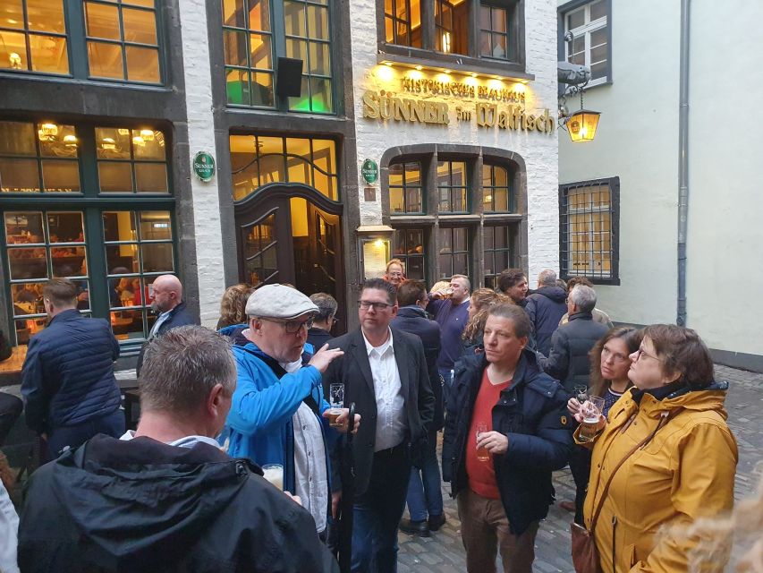 Cologne: 3 Old Town Breweries Guided Walking Tour - Third stop: Bierhaus en d’r Salzgass