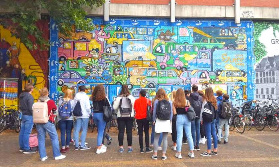 Cologne: Ehrenfeld District Street Art Walking Tour - Reading murals, graffiti, and paintings