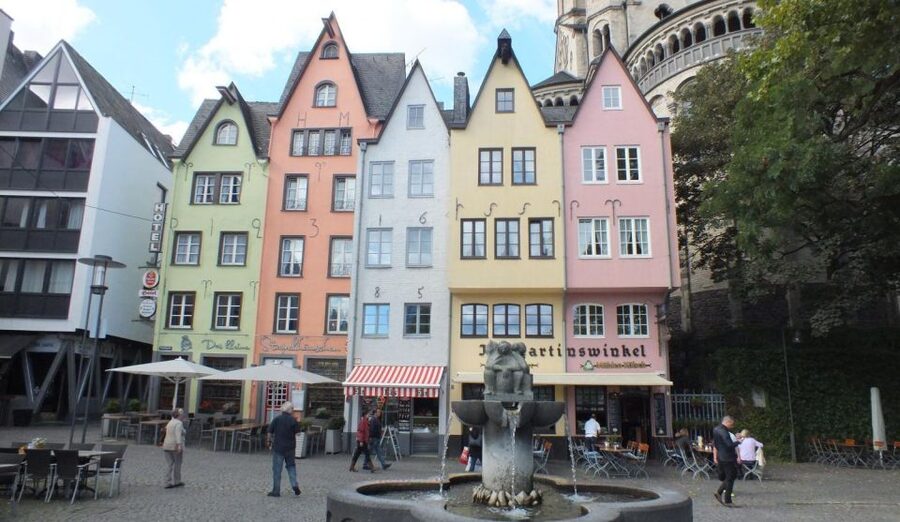 Cologne: Night Watchman Old Town Walking Tour - Historic buildings after dark