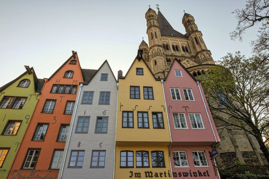 Cologne: Old Town Highlights Walking Tour - Crossing the Philharmonic roof and pausing at a memorial