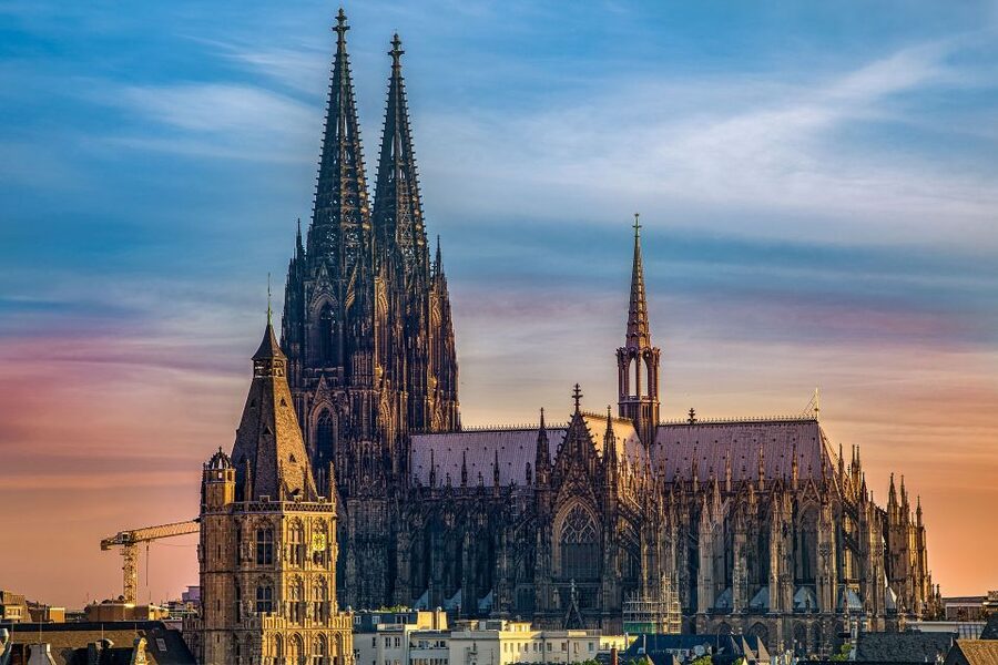 Cologne: Old Town Highlights Walking Tour - Along the Rhine to Great St. Martin Church