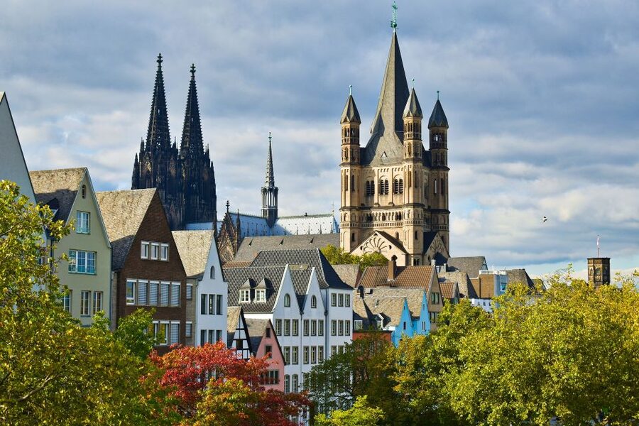 Cologne: Old Town Highlights Walking Tour - Old markets, narrow lanes, and the Historic Town Hall