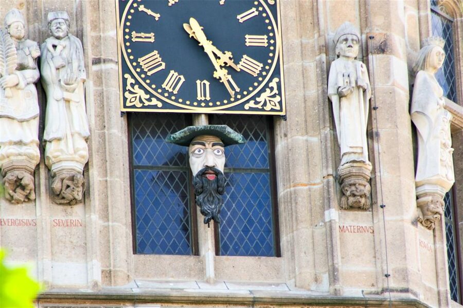 Cologne: Old Town Walking Tour with 1 Brewery Visit & 1 Beer - Heumarkt and the first steps into local history