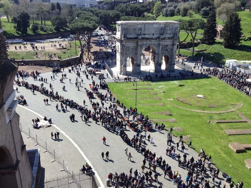 Colosseum, Forum & Palatine Hill Guided Walking tour - Three ancient Rome sights, one useful story