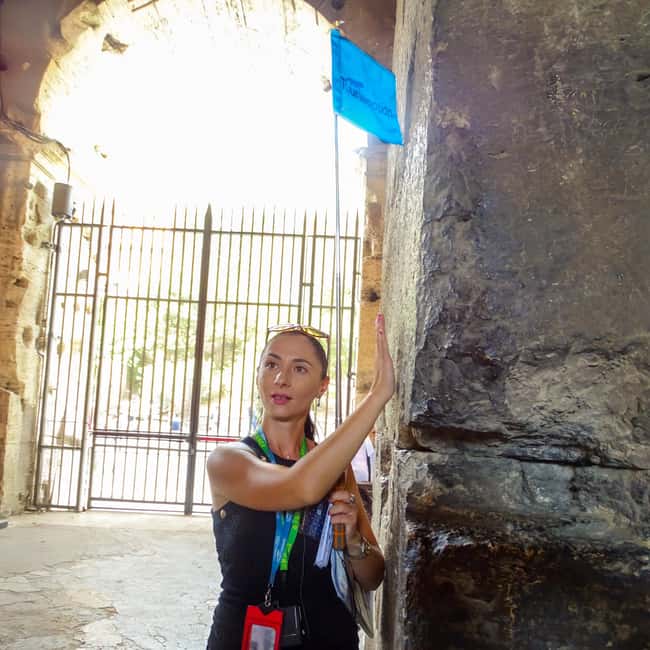 Colosseum, Forum & Palatine Hill Guided Walking tour - Meeting your guide near the Colosseum