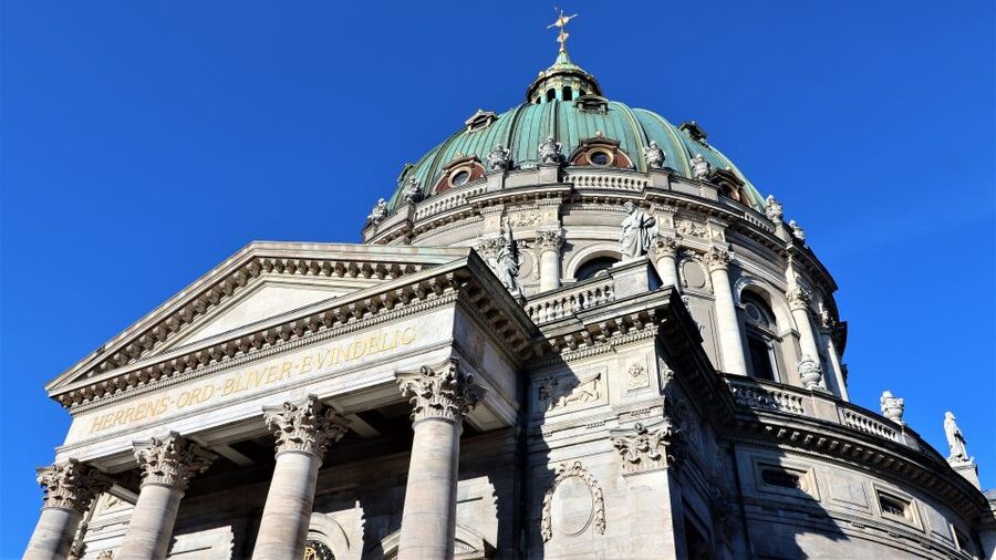 Copenhagen: Guided Walking Tour in French - The Playhouse and Amalienborg Palace