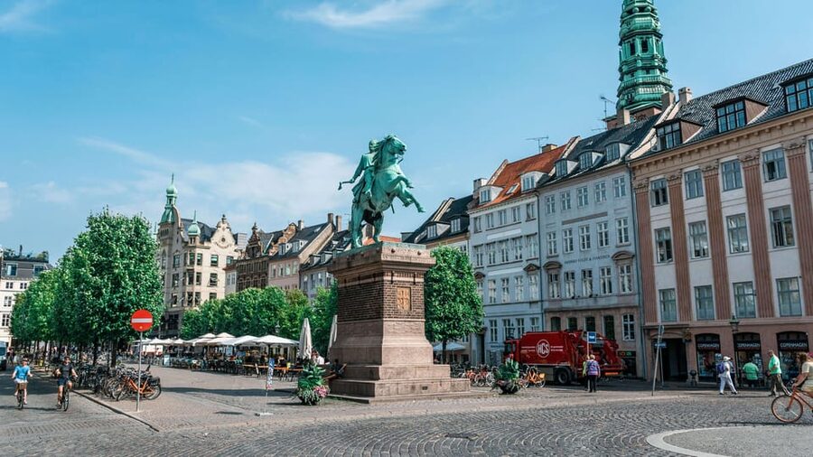Copenhagen: Private Walking Tour - Smaller landmarks between palace and harbor