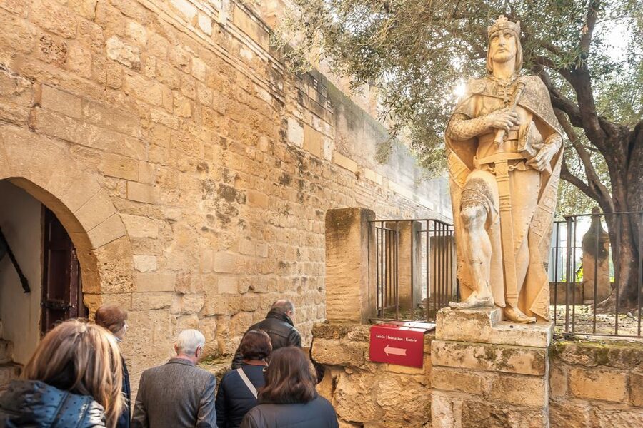Cordoba: Monuments Walking Tour - Walking through the Judería