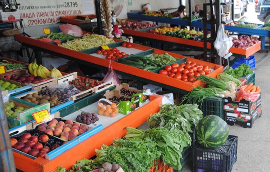Corfu Town: Guided Walking Tour and Local Food Tastings - Pastitsada and sofrito at the final restaurant