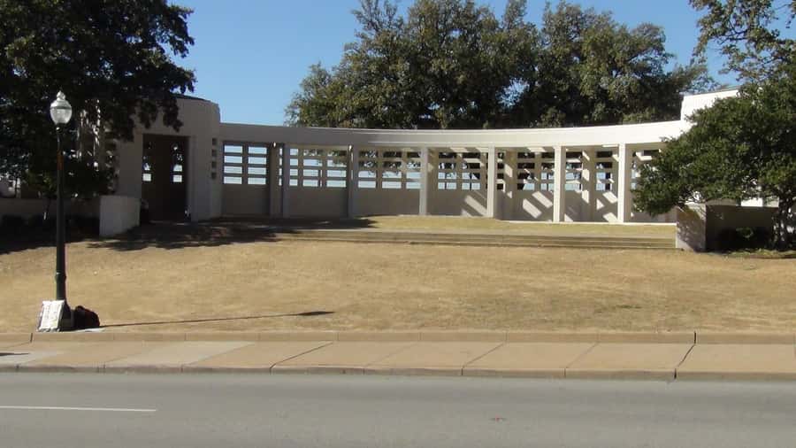 Dallas: JFK Assassination Highlights Walking Tour - Who should book this experience