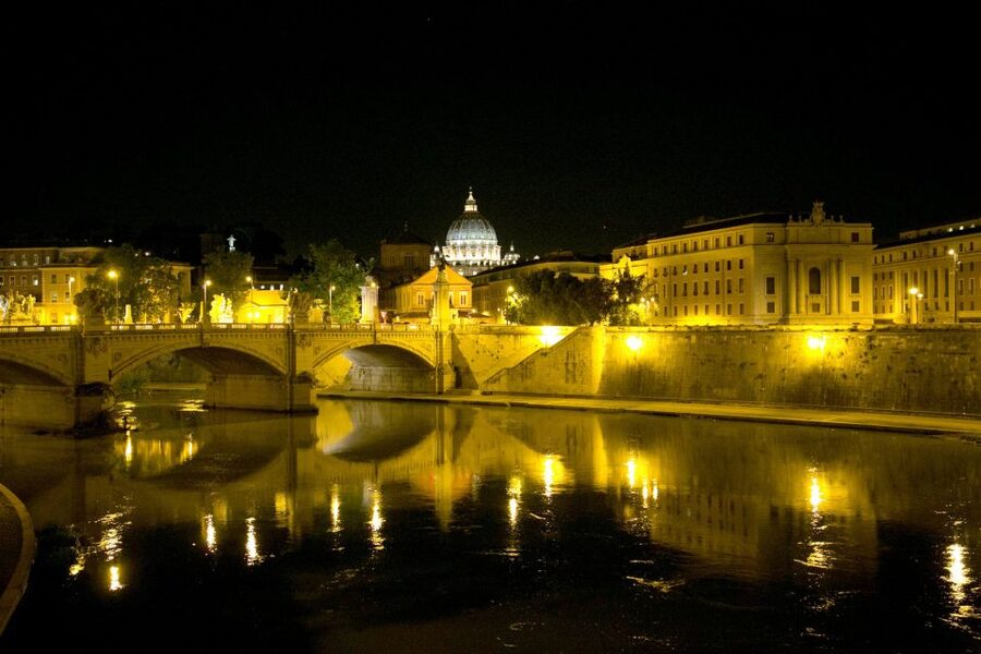 Dark Heart of Rome - Facts, Legend & Mystery Walking Tour - The guides make or break the evening