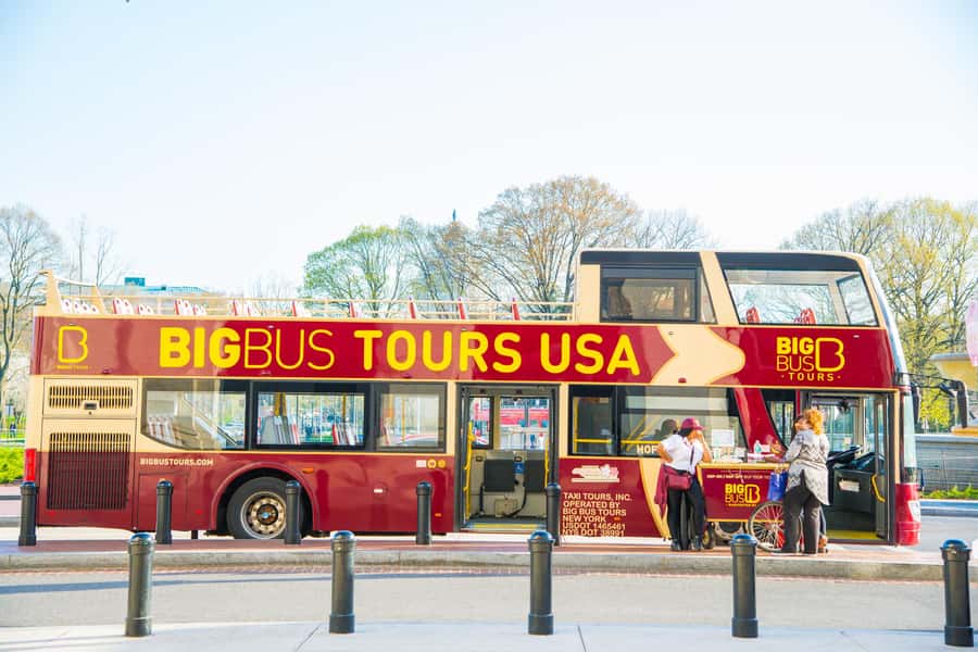 DC: Hop-On Hop-Off with 17 Stops plus Arlington Walking Tour - Arlington National Cemetery adds a more serious second act