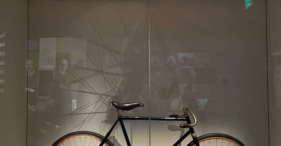 DC: Smithsonian Highlights Walking Tour with Air and Space - Three museums, one fast Smithsonian route