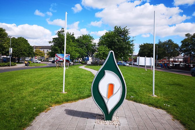 Derry City: The Troubles Bogside Walking Tour. - Reading the Bogside murals