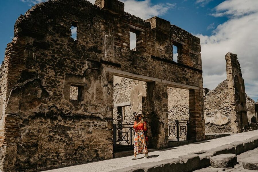 Discover Pompeii: French Walking Tour of the Buried City - Entering the Pompeii Archaeological Site