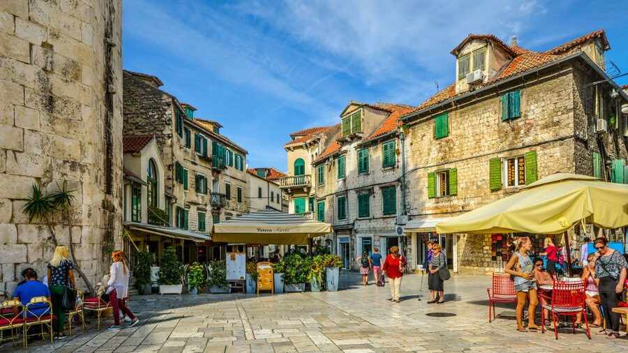 Discover The Old Town Split 1.5h walking Small group tour - What the guides add to the experience