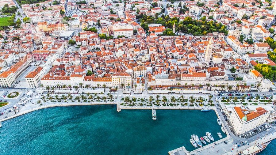 Discover The Old Town Split 1.5h walking Small group tour - Who should book this 90-minute walk?