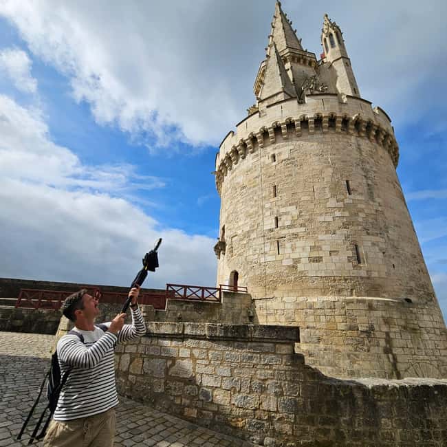 Discovery Walking Tour of La Rochelle - Starting beside the anchor at Place de la Chaîne