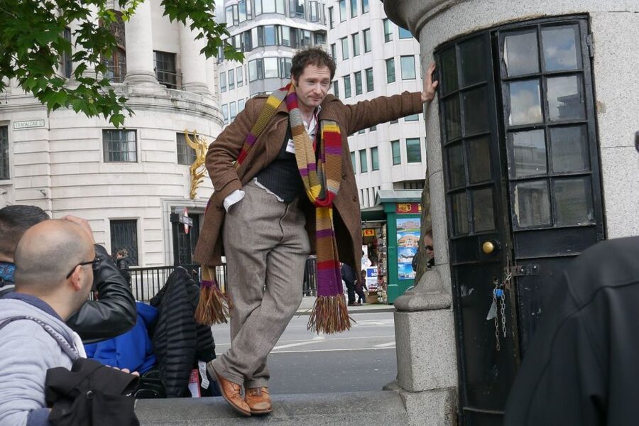 Doctor Who London Walking Tour - Walking pace, group rhythm, and the bus ride