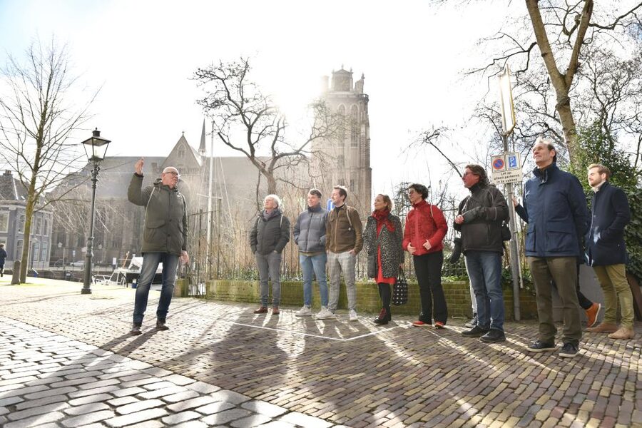 Dordrecht: Highlights and Hidden Gems Walking Tour - Finding a hofje and other quiet corners