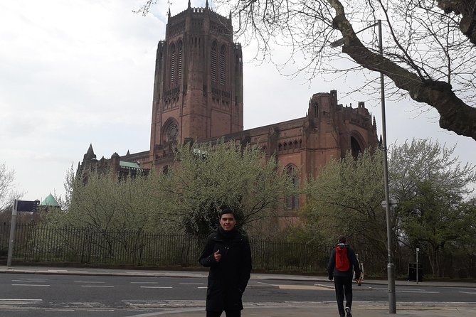 Downtown Liverpool Walking Tour - In Spanish - Pier Head, the Three Graces, and the stated endpoint