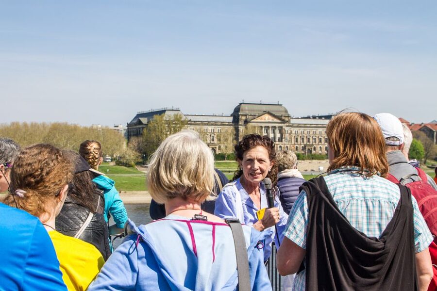 Dresden: Complete Walking Tour with Frauenkirche Visit - Saxon baroque at the Zwinger