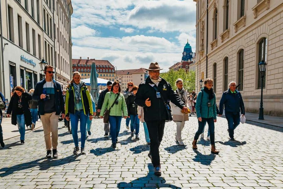 Dresden: Guided City Walk - Semperoper and the Baroque center