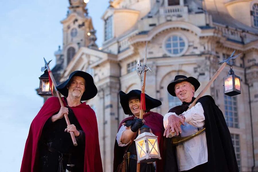 Dresden: Walking Tour with a Night Watchman including a Meal - From dinner to the night watchman