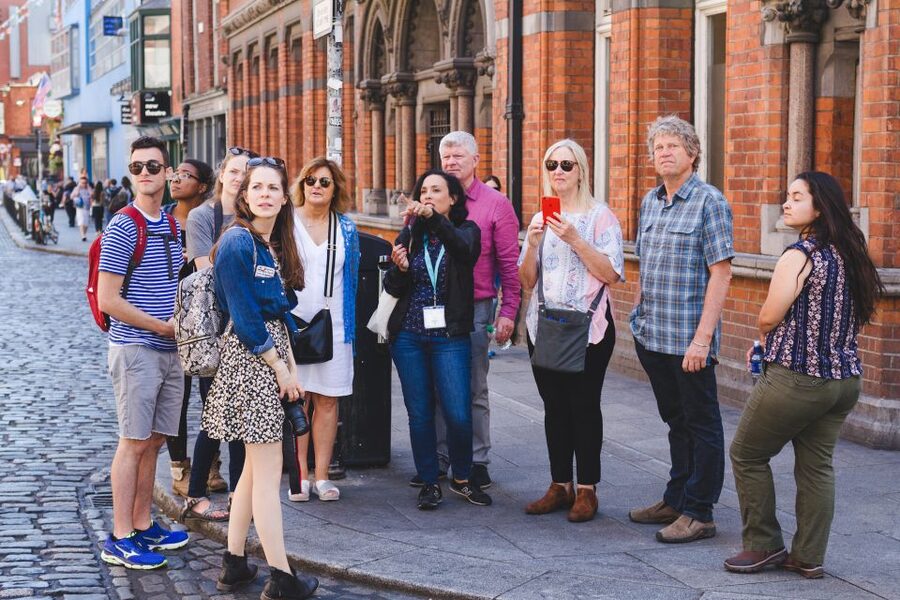 Dublin: Delicious Walking Food Tour - Crossing the Liffey in search of local food