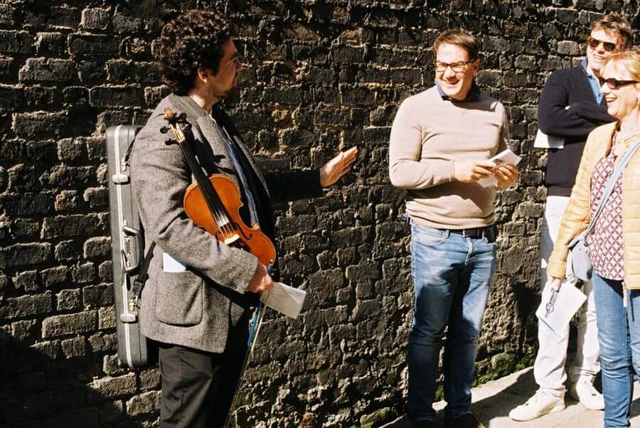 Dublin: Irish Music Walking Tour with Live Performance - Why Dublin makes a good stage for folk music