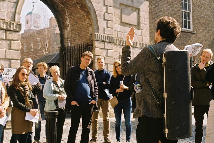 Dublin: Irish Music Walking Tour with Live Performance - Historic places heard through song