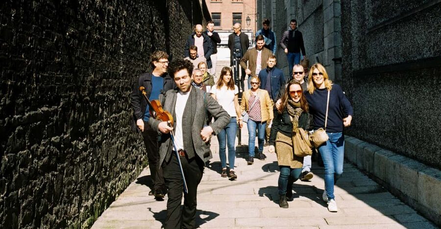 Dublin: Irish Music Walking Tour with Live Performance - Starting beneath the green umbrella
