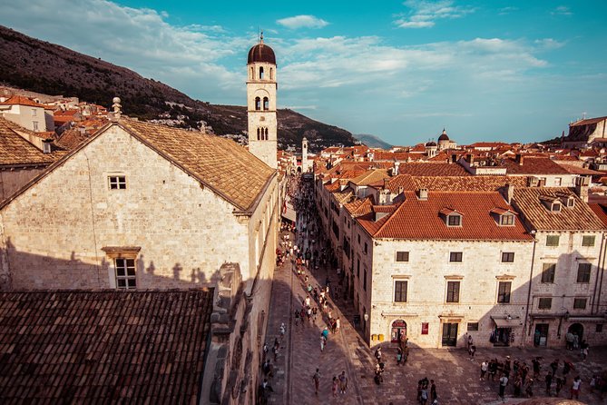 Dubrovnik: Ancient City Walls & Wars Walking Tour - Dubrovnik as a small republic between empires
