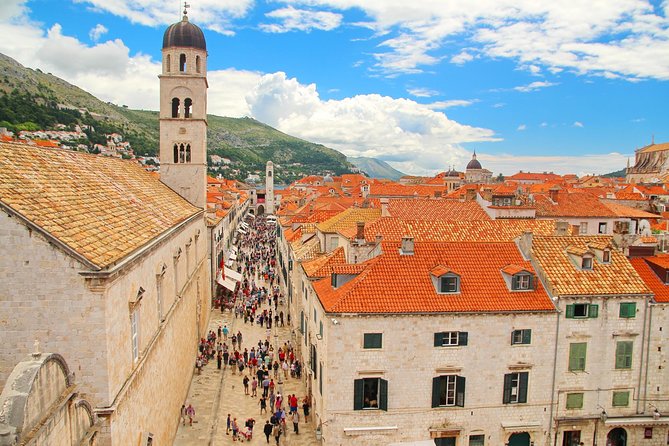 Dubrovnik Discovery Old Town Walking Tour - Passing through Pile Gate and into the medieval city