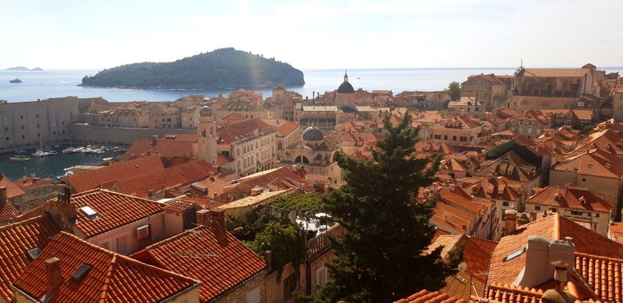 Dubrovnik: Early Bird Walking Tour - Gundulić Square and Ulica od Puča