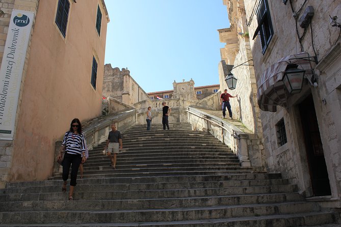 Dubrovnik: Old Town Walking Tour - Onofrio’s Fountain and the practical side of history