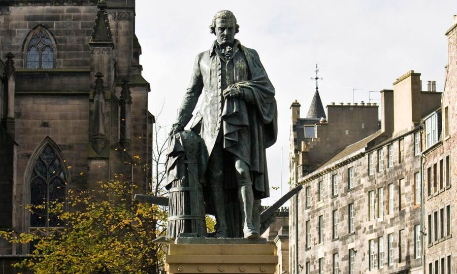 Edinburgh: 3-Hour Historical Walking Tour in Italian - The Royal Mile and Edinburgh’s civic heart