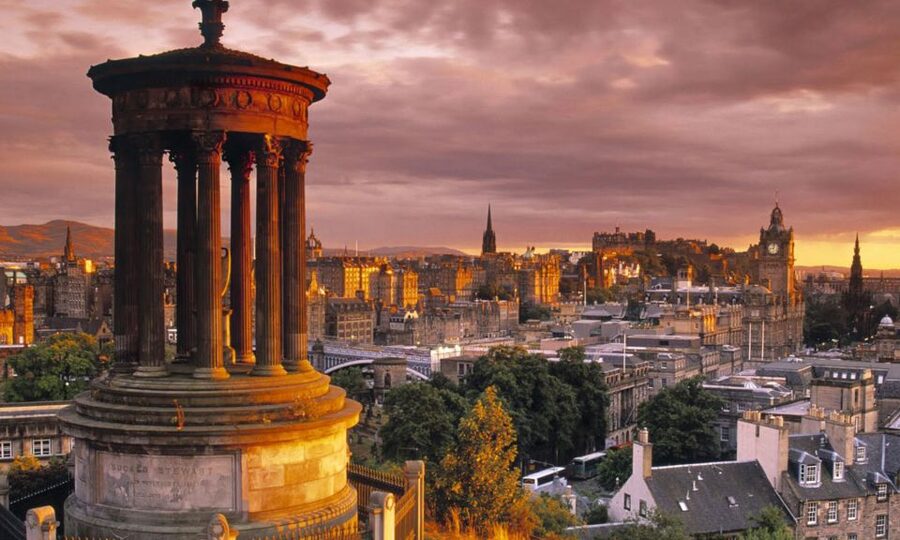 Edinburgh: 3-Hour Historical Walking Tour in Spanish - The Royal Mile, St Giles’ Cathedral, and Scotland’s religious past