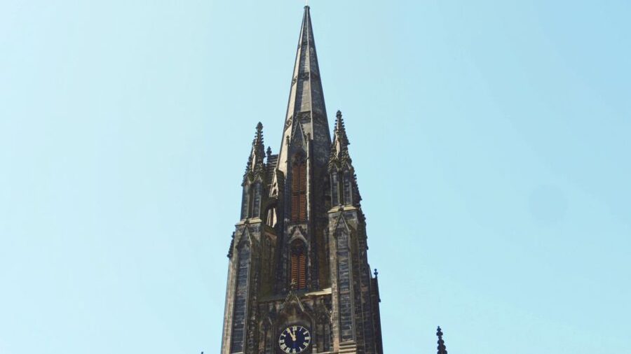 Edinburgh: 3-Hour Historical Walking Tour in Spanish - Greyfriars Kirkyard and Edinburgh’s darker stories