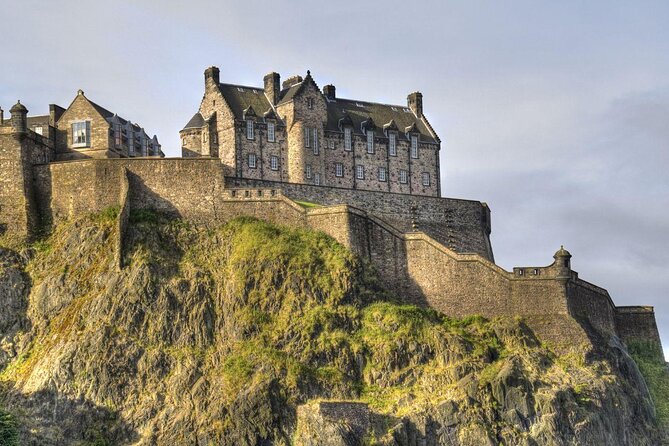 Edinburgh Castle: Guided Walking Tour with Entry Ticket - Key points at a glance