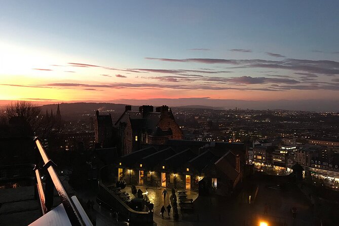 Edinburgh Castle: Guided Walking Tour with Entry Ticket - The five-minute walk and the castle esplanade