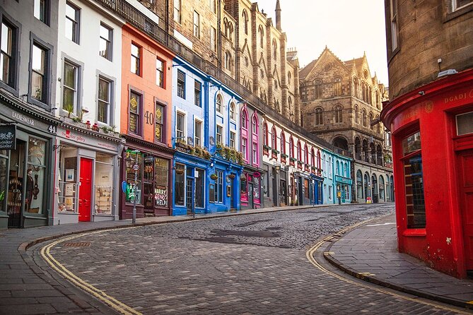 Edinburgh Castle & Royal Mile Walking Tour - Ticket Included - The guides make or break the experience
