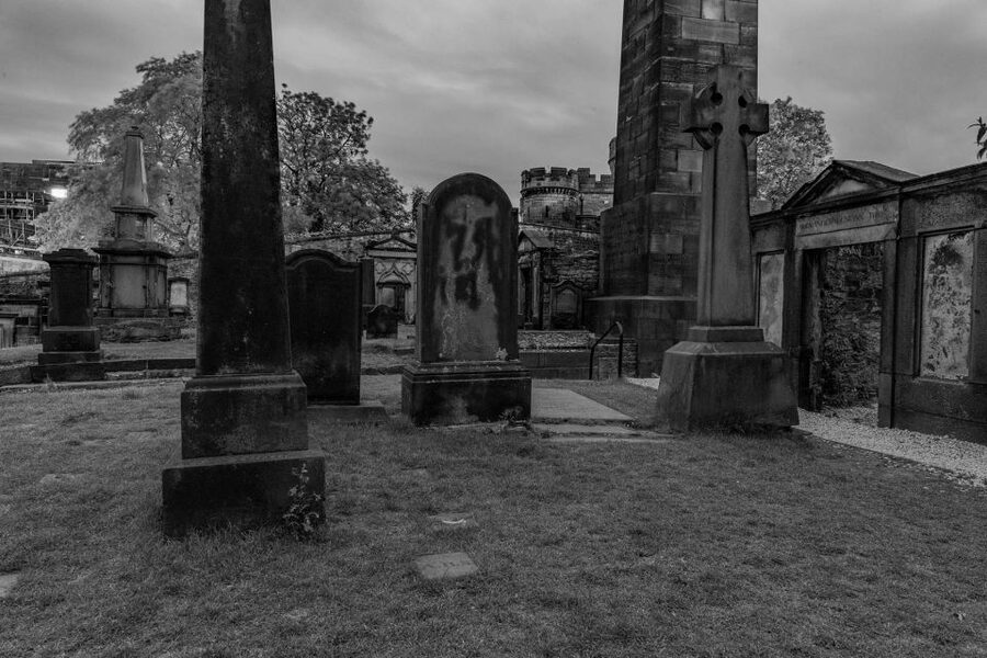 Edinburgh: Dark Secrets of the Old Town Ghost Walking Tour - Edinburgh’s dark past begins in ordinary streets