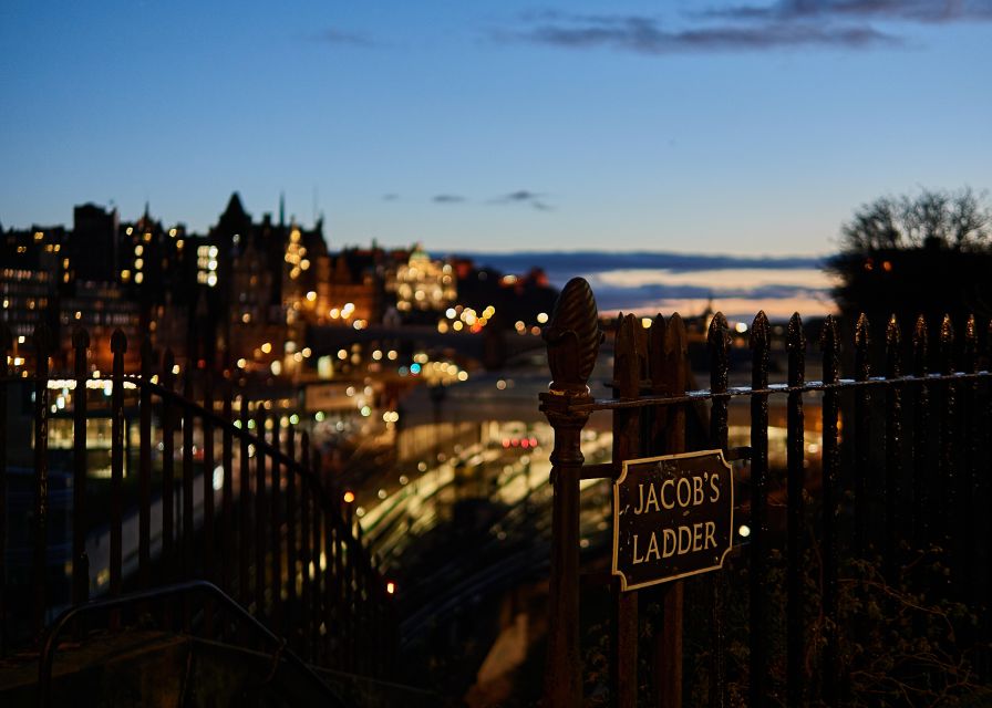 Edinburgh: Dark Secrets of the Old Town Ghost Walking Tour - Witch trials, warlocks, and public fear