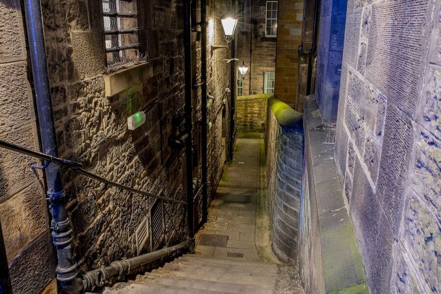 Edinburgh: Dark Secrets of the Old Town Ghost Walking Tour - The Black Death and Edinburgh’s medical past