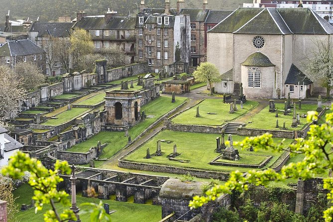 Edinburgh Darkside Walking Tour: Mysteries, Murder and Legends - Starting on the Royal Mile at 6:30 pm