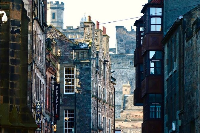 Edinburgh Food Tour with Scotch, Haggis, a Secret Dish & More - What the guides add to the experience