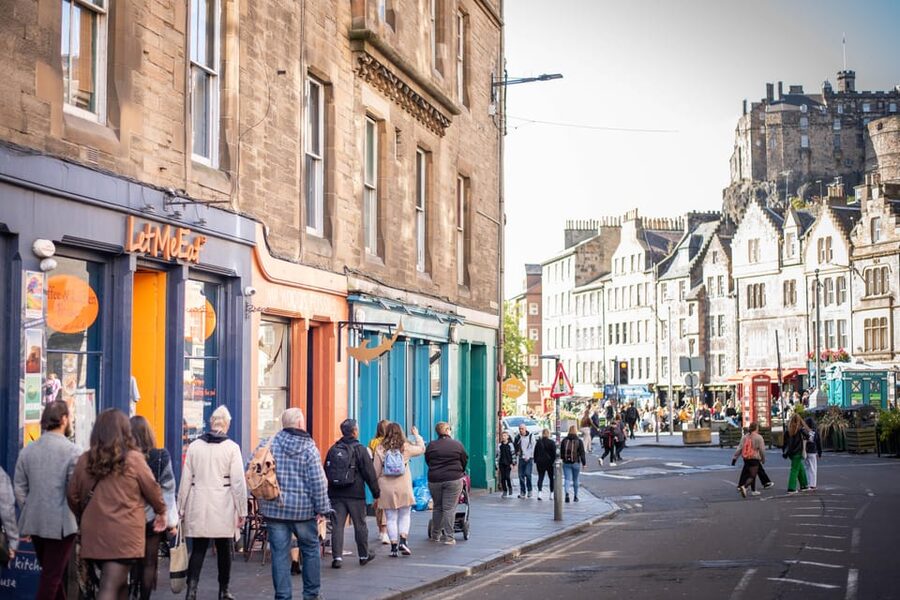 Edinburgh: Guided Harry Potter Walking Tour - Waverley Station and the first city connections