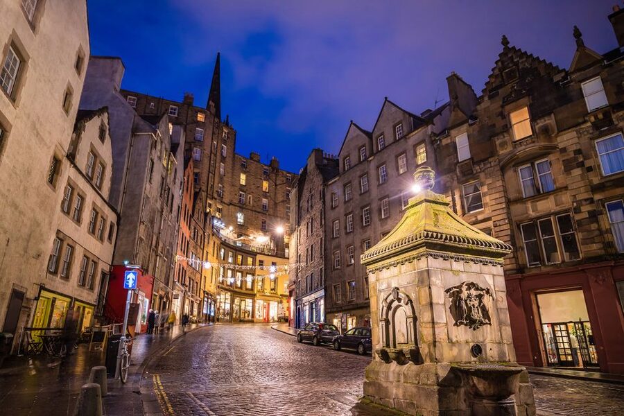 Edinburgh: Harry Potter Walking Tour - Old Town: one hour of Potter links and city stories