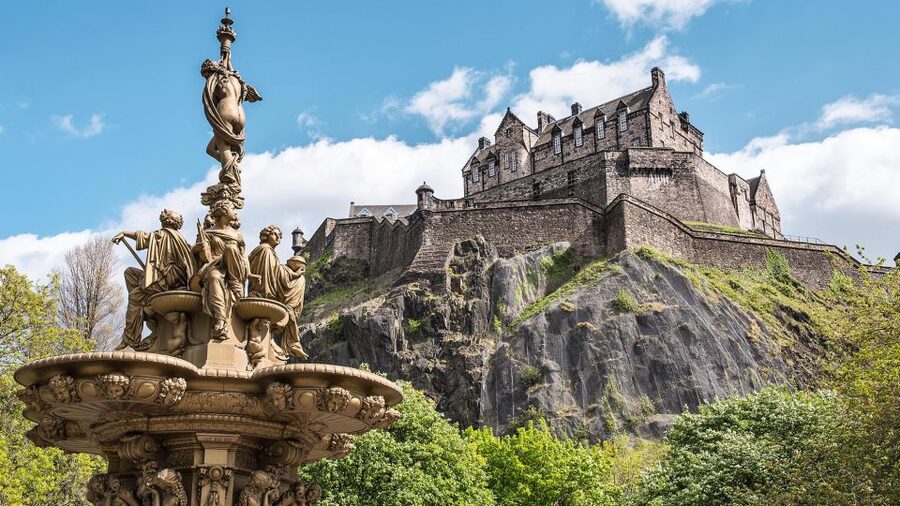 Edinburgh: Harry Potter Wizard Walking Tour, Kids Join Free - Finishing at Edinburgh City Chambers